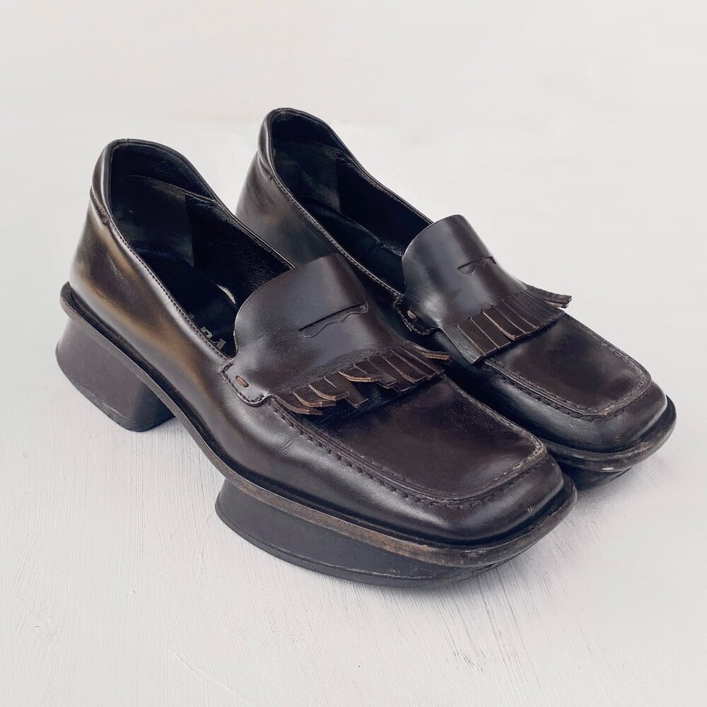 Iconic vintage Prada 1999 split sole loafer in brown leather